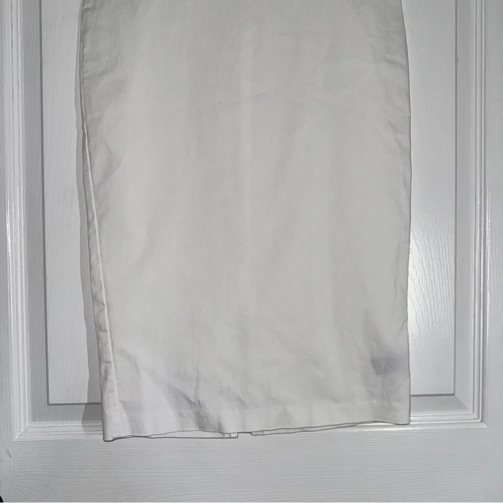 Chic White Pencil Skirt with Stretch and back split for Women size S